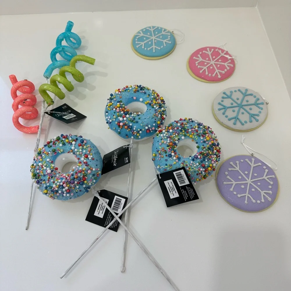 🌸NEW 8 Pieces Colorful Donut Christmas Ornaments Picks
